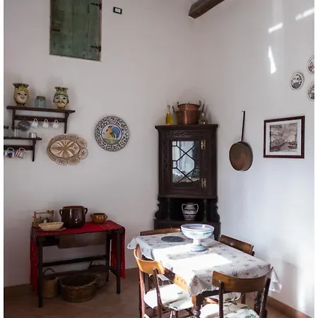 B&B Manca1fiorino 부세토팔리죨로